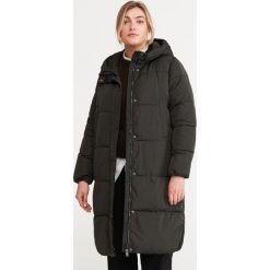 Pikowany płaszcz - Khaki. Brązowe płaszcze damskie Reserved. W wyprzedaży za 149,99 zł.