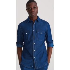 Jeansowa koszula regular fit - Granatowy. Niebieskie koszule męskie Reserved, xl, bez wzorów, z jeansu, bez kołnierzyka, bez rękawów. Za 79,99 zł.