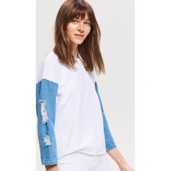 Bluzka z jeansowymi rękawami - Biały. Białe bluzki damskie marki Reserved, s, bez wzorów, z jeansu, bez kołnierzyka, bez rękawów. Za 69,99 zł.