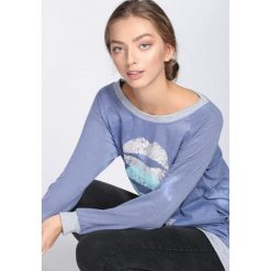 Jasnoniebieska Bluzka Romancer. Niebieskie bluzki longsleeves Born2be, l. Za 29,99 zł.