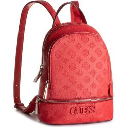 Plecak GUESS - Skye (SP) HWSP74 11320 POP. Czerwone plecaki damskie Guess, z aplikacjami, ze skóry ekologicznej, eleganckie. Za 589,00 zł.