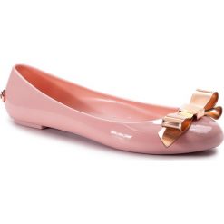 Baleriny TED BAKER - Dahlia 9-18472 Lt/Pink. Różowe baleriny damskie Ted Baker, bez wzorów, z tworzywa sztucznego, bez obcasa. W wyprzedaży za 229,00 zł.