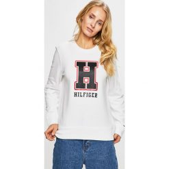 Tommy Hilfiger - Bluza. Niebieskie bluzy damskie TOMMY HILFIGER, s, z nadrukiem, z bawełny, bez rękawów, bez kaptura. W wyprzedaży za 359,90 zł.