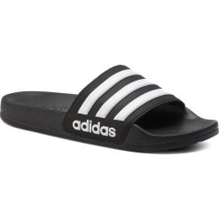 Klapki adidas - adilette Shower K G27625 Cblack/Ftwwht/Cblack. Czarne sandały chłopięce Adidas, z tworzywa sztucznego, bez zapięcia. Za 79,00 zł.