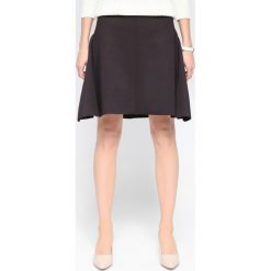 SPÓDNICA REGULARNA DAMSKA GŁADKA. Czarne spódniczki marki Top Secret, na zimę, eleganckie. W wyprzedaży za 44,99 zł.
