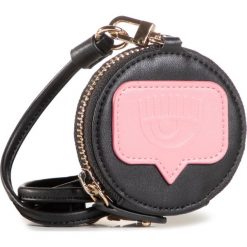 Torebka CHIARA FERRAGNI - 20AI-CFWA007 Black. Czarne listonoszki damskie Chiara Ferragni, na co dzień, bez wzorów, ze skóry ekologicznej, eleganckie, bez dodatków. Za 449,00 zł.