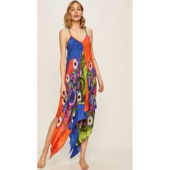 Desigual - Sukienka plażowa. Stroje kąpielowe damskie Desigual, s, bez wzorów, z wiskozy. W wyprzedaży za 299,90 zł.