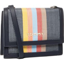 Torebka TOMMY HILFIGER - Tommy Seasonal Crossover Raffia AW0AW08390 0HE. Niebieskie listonoszki damskie TOMMY HILFIGER, na imprezę, bez wzorów, ze skóry ekologicznej, bez dodatków. Za 449,00 zł.