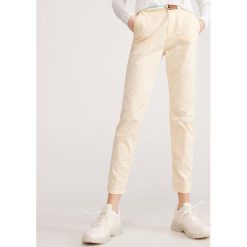 Spodnie chino z paskiem - Żółty. Żółte spodnie damskie Reserved, bez wzorów. Za 89,99 zł.