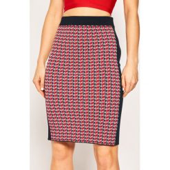 Spódnica ołówkowa TOMMY HILFIGER WW0WW25412. Czerwone spódniczki damskie TOMMY HILFIGER, xs, bez wzorów, z wiskozy, midi, ołówkowe. W wyprzedaży za 389,00 zł.