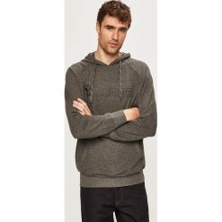 Hummel - Bluza. Zielone bluzy męskie Hummel, s, z nadrukiem, z bawełny, z kapturem, bez rękawów, z kapturem. W wyprzedaży za 89,90 zł.