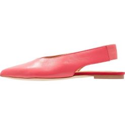 Liebeskind Berlin GERTI Baleriny coral pink. Pomarańczowe baleriny damskie marki Liebeskind Berlin, bez wzorów, ze skóry, bez obcasa. W wyprzedaży za 503,20 zł.