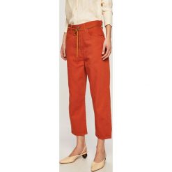 Levi's Made & Crafted - Jeansy MLC Barrel. Pomarańczowe jeansy damskie Levi's® Made & Crafted, s, z podwyższonym stanem. W wyprzedaży za 269,90 zł.