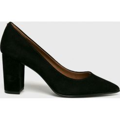 Steve Madden - Czółenka Ashlyn. Czerwone czółenka damskie Steve Madden, bez wzorów, z zamszu, bez obcasa, na obcasie. W wyprzedaży za 269,90 zł.