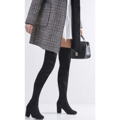 Czarne Kozaki Brace Yourself. Czarne kozaki damskie Born2be, na zimę, eleganckie, z okrągłym noskiem, za kolano, na wysokim obcasie, na słupku, bez zapięcia. Za 149,99 zł.
