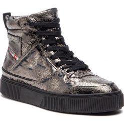 Sneakersy DIESEL - S-Danny Mc II W Y01821 P1836 T8080 Gunmetal. Szare półbuty damskie Diesel, bez wzorów, ze skóry, bez obcasa, na płaskiej podeszwie, bez zapięcia. W wyprzedaży za 619,00 zł.