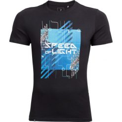 T-shirt męski TSM607 - głęboka czerń - Outhorn. Czarne koszulki męskie Outhorn, m, bez wzorów, z bawełny, bez kołnierzyka. W wyprzedaży za 29,99 zł.