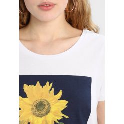 T-shirty damskie: Kaffe SUNFLOWER Tshirt z nadrukiem optical white