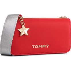 Torebka TOMMY HILFIGER - Tommy Statement Crossover AW0AW06438 614. Czerwone listonoszki damskie TOMMY HILFIGER, bez wzorów, ze skóry ekologicznej, bez dodatków. W wyprzedaży za 349,00 zł.