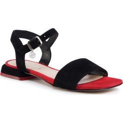 Sandały SOLO FEMME - 30503-01-G13/020-07-00 Czerwony/Czarny. Czarne klapki damskie Solo Femme, bez wzorów, ze skóry, bez obcasa. W wyprzedaży za 239,00 zł.