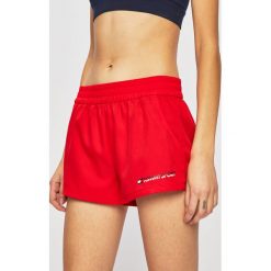 Tommy Sport - Szorty. Białe spodenki sportowe damskie Tommy Sport, s, bez wzorów, z poliesteru, sportowe. W wyprzedaży za 119,90 zł.