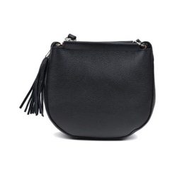 Skórzana torebka w kolorze czarnym - (S)26 x (W)23 x (G)9 cm. Czarne torebki klasyczne damskie marki Wiosenny MUST HAVE, w paski, ze skóry, na ramię, bez dodatków. W wyprzedaży za 249,95 zł.