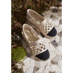 Beżowe Espadryle Step Dance. Brązowe espadryle damskie Born2be, bez wzorów, bez obcasa. W wyprzedaży za 89,99 zł.