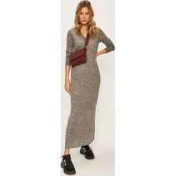 Pepe Jeans - Sukienka. Szare sukienki damskie Pepe Jeans, na co dzień, s, bez wzorów, z wełny, casualowe, bez kołnierzyka, z długim rękawem, długie, midi, proste. W wyprzedaży za 339,90 zł.