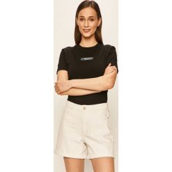 Vans - T-shirt. Czarne bluzki damskie Vans, xs, z nadrukiem, z bawełny, casualowe, z okrągłym kołnierzem. W wyprzedaży za 129,90 zł.