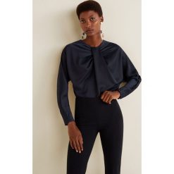 Mango - Bluzka Sophya. Szare bluzki wizytowe Mango, l, z poliesteru, eleganckie, z okrągłym kołnierzem. Za 139,90 zł.