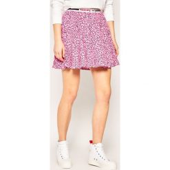 Spódnica mini Tommy Jeans Printed DW0DW08344. Różowe spódniczki damskie Tommy Jeans, s, bez wzorów, z wiskozy, mini. W wyprzedaży za 329,00 zł.