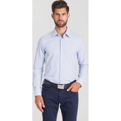 KOSZULA JOOP! COLLECTION. Białe koszule męskie Joop! Collection, m, bez wzorów, z bawełny, z klasycznym kołnierzykiem, bez rękawów. Za 199,50 zł.