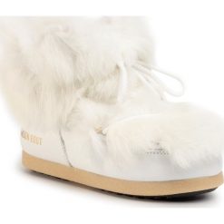 Śniegowce Moon Boot Mb Far Side 50 Low Shearling 24201800001. Białe śniegowce damskie Moon Boot, bez zapięcia. W wyprzedaży za 1549,00 zł.