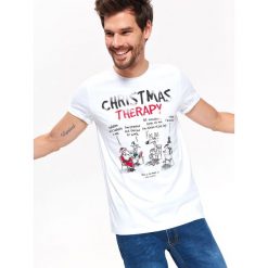 T-shirt xmass. Białe t-shirty męskie Top Secret, na lato, m, z nadrukiem, z bawełny, wizytowe, z okrągłym kołnierzem, krótkie. W wyprzedaży za 19,99 zł.