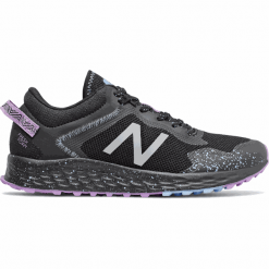 New Balance Fresh Foam Arishi Trail - WTARISK1. Pomarańczowe buty sportowe damskie New Balance, bez wzorów, z materiału, tenisowe. W wyprzedaży za 199,99 zł.