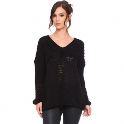 Sweter "Igal" w kolorze czarnym. Czarne swetry klasyczne damskie marki Cosy Winter, s, ze splotem, z asymetrycznym kołnierzem. W wyprzedaży za 159,95 zł.