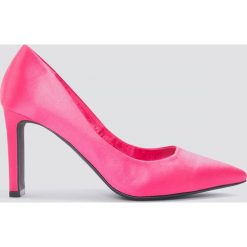 NA-KD Shoes Czółenka w szpic na słupku - Pink. Różowe buty ślubne damskie NA-KD Shoes, na obcasie. W wyprzedaży za 36,59 zł.