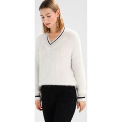 Swetry klasyczne damskie: Double Agent FLUFFY V NECK Sweter natural