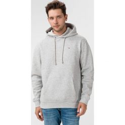 Tommy Jeans Bluza Szary. Szare bluzy męskie Tommy Jeans, l, bez wzorów, z bawełny, bez kołnierzyka, bez rękawów, bez kaptura. Za 428,95 zł.