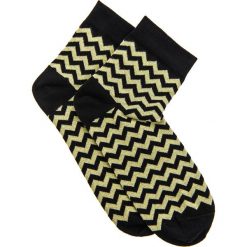 SKARPETY MĘSKIE WE WZORY U11 - ŻÓŁTE. Żółte skarpetki męskie marki Ombre Clothing, z bawełny. Za 7,99 zł.