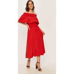 Answear - Sukienka. Czerwone sukienki damskie ANSWEAR, s, bez wzorów, z wiskozy, bez kołnierzyka, z krótkim rękawem, krótkie, midi, oversize. Za 129,90 zł.