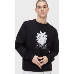Bluza Rick and Morty - Czarny. Czarne bluzy męskie Cropp, s, bez wzorów, bez kołnierzyka, bez rękawów, bez kaptura. Za 89,99 zł.