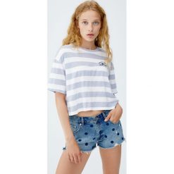 Jeansowe spodenki mom fit w groszki. Szare szorty damskie Pull&Bear, w grochy, z jeansu. Za 59,90 zł.