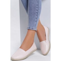 Różowe Espadryle Checkless. Różowe espadryle damskie marki Inny, z aplikacjami, bez obcasa, na płaskiej podeszwie. Za 49,99 zł.