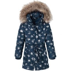 Kurtka dziewczęca zimowa w gwiazdy bonprix ciemnoniebieski. Niebieskie kurtki dziewczęce bonprix, na zimę, z aplikacjami, z poliesteru, z kapturem. Za 159,99 zł.