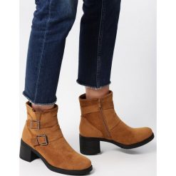 Camelowe Botki Shelby. Botki damskie Born2be, z okrągłym noskiem, przed kolano, na wysokim obcasie, na obcasie, z paskami. Za 119,99 zł.