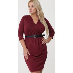 Ciemnofioletowa Sukienka Yallambie. Fioletowe sukienki damskie Born2be, bez wzorów, z dzianiny, eleganckie, z okrągłym kołnierzem, bez rękawów, mini, kopertowe. Za 119,99 zł.