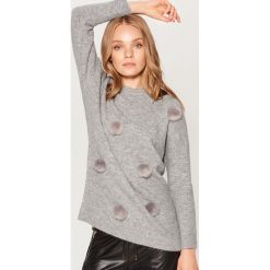 Sweter z puszkami - Szary. Szare bez kategorii marki Mohito, s. Za 139,99 zł.