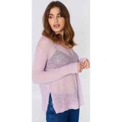 Moves Sweter Nilly - Purple. Fioletowe swetry klasyczne damskie marki Moves, z dzianiny. W wyprzedaży za 48,59 zł.