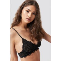 NA-KD Lingerie Biustonosz z ozdobną koronką - Black. Czarne biustonosze NA-KD Lingerie, w koronkowe wzory, z koronki. Za 72,95 zł.
